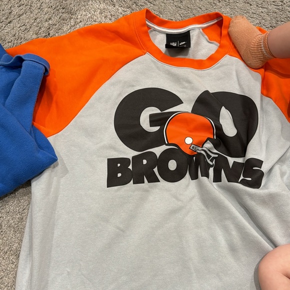 Cleveland browns sweatshirt - Picture 4 of 4